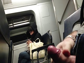 左のqrコードを読み取隠しカメラ"フラッシュ"をビューフォト兼電車