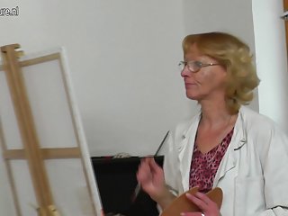 古英作家が彼女の若いモデル成熟した学校